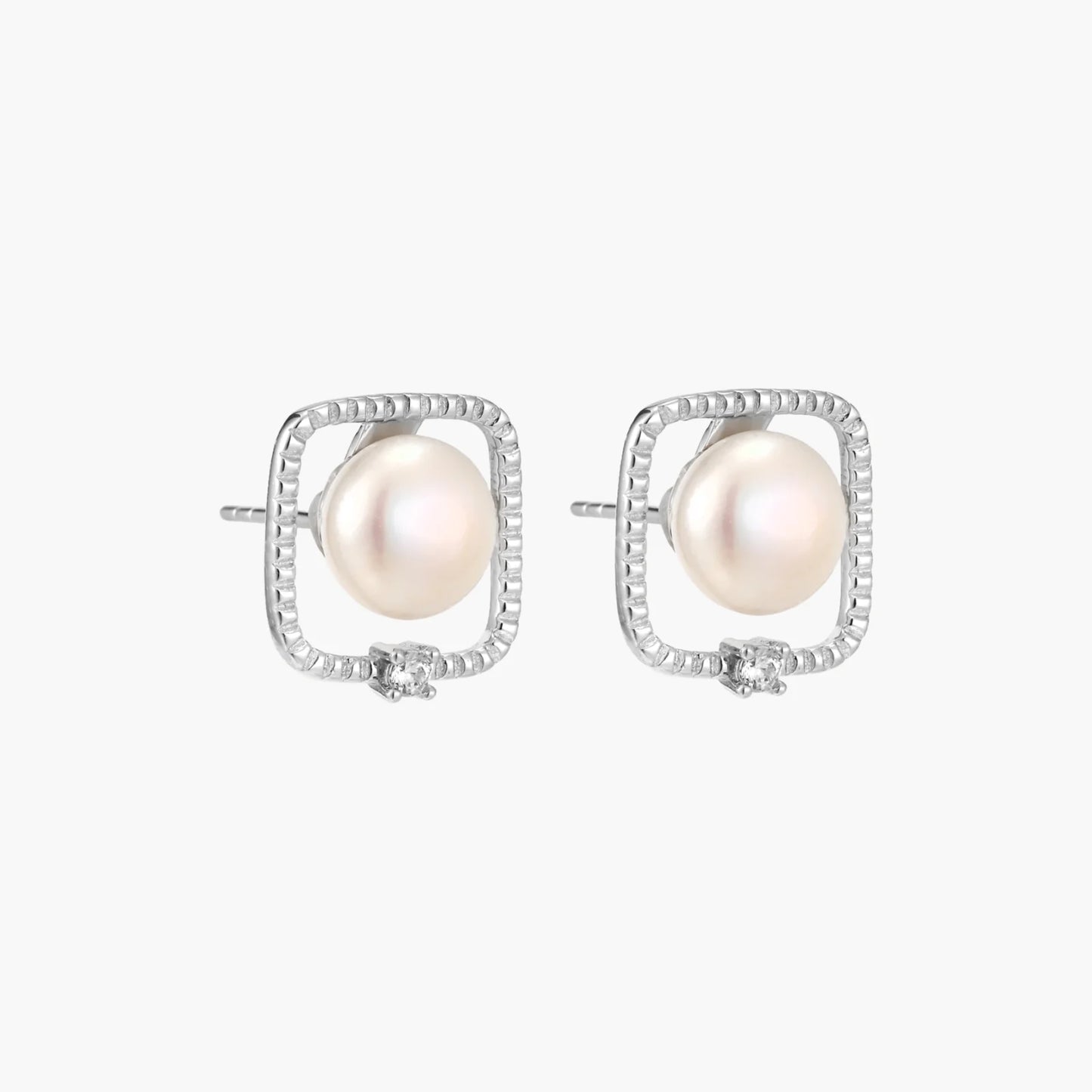 Freshwater Pearl and 925e Silver Halo Studs