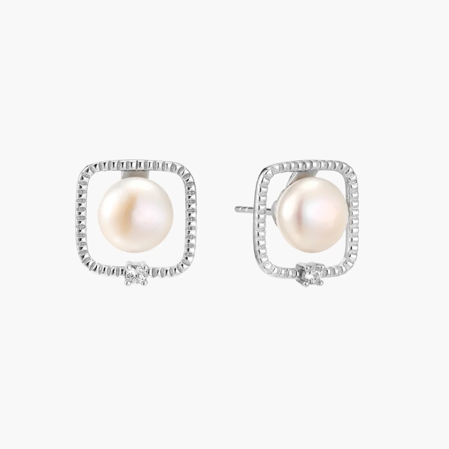 Freshwater Pearl and 925e Silver Halo Studs